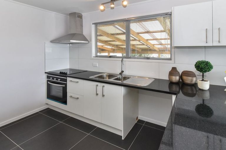 Photo of property in 3 Crispian Place, Weymouth, Auckland, 2103