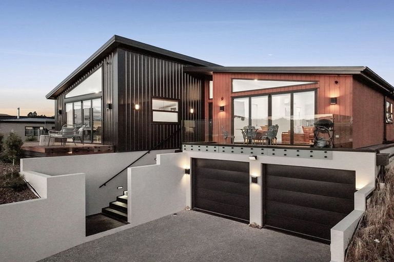 Photo of property in 9 Mcneil Crescent, Wanaka, 9305
