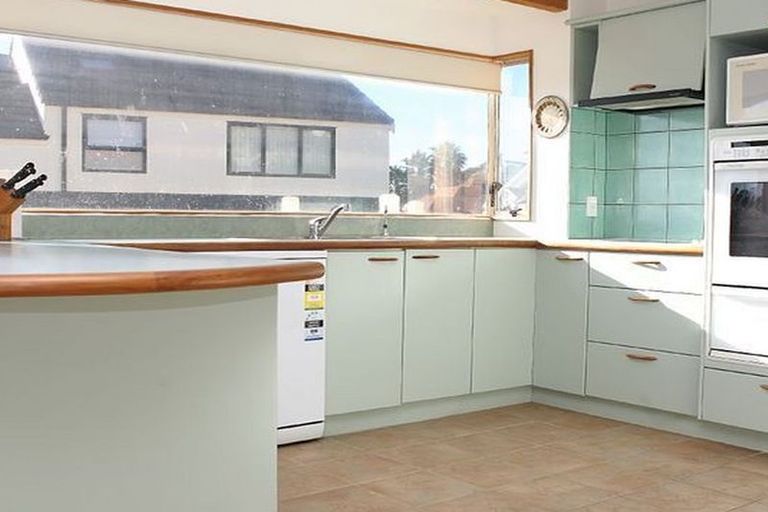 Photo of property in 53 Ribbonwood Crescent, Goodwood Heights, Auckland, 2105