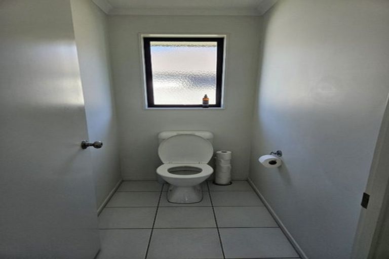 Photo of property in 68 Farnborough Drive, Grandview Heights, Hamilton, 3200