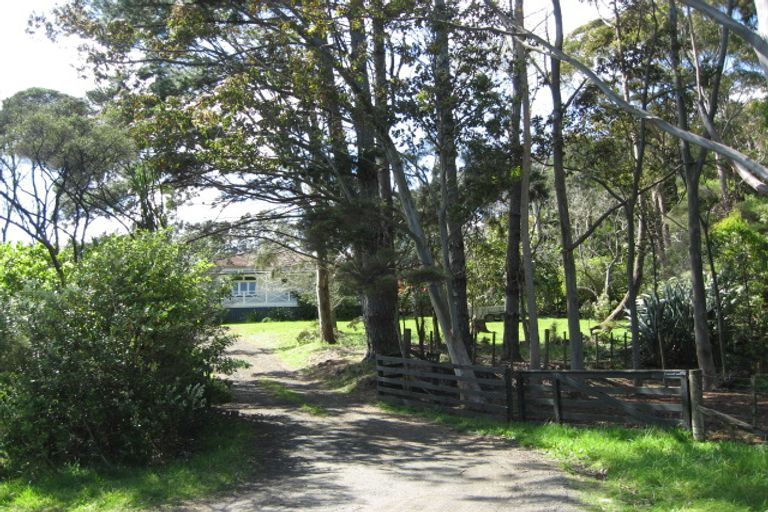 Photo of property in 128 Bethells Road, Waitakere, Henderson, 0781