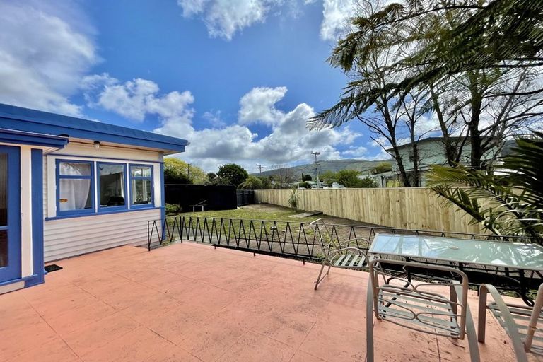 Photo of property in 2 Somme Road, Silverstream, Upper Hutt, 5019