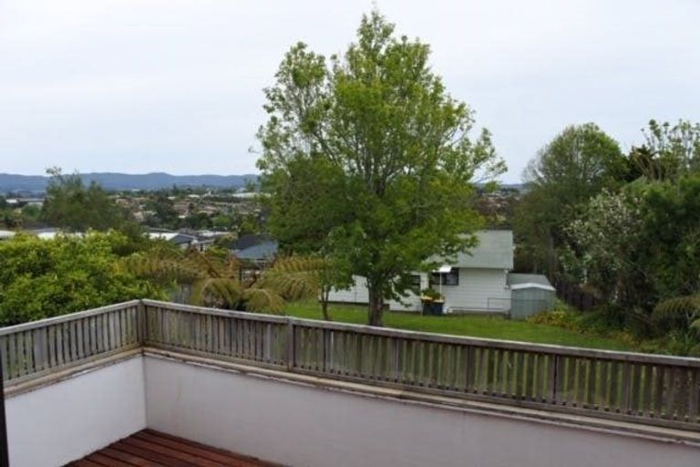 Photo of property in 33 School Road, Te Atatu South, Auckland, 0610