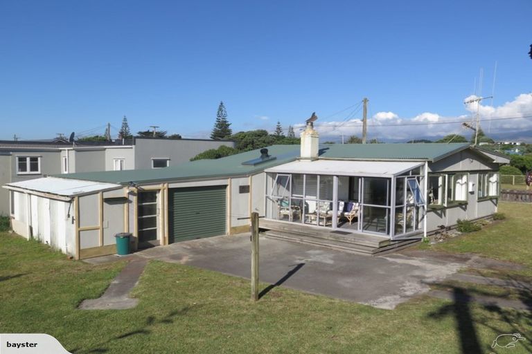 Photo of property in 4 Rupini Street, Otaki Beach, Otaki, 5512