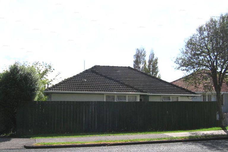 Photo of property in 2a Longburn Road, Henderson, Auckland, 0610
