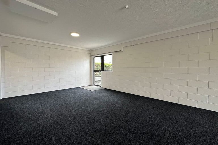 Photo of property in 2/51 Nigel Road, Browns Bay, Auckland, 0630