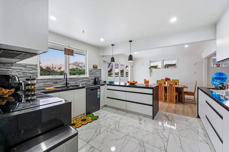 Photo of property in 214a Edmonton Road, Te Atatu South, Auckland, 0610