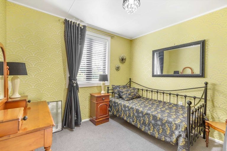 Photo of property in 100 Cole Street, Dannevirke, 4930