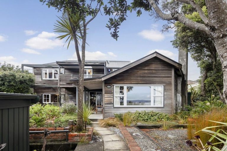 Photo of property in 157 Marine Parade, Eastbourne, Lower Hutt, 5013