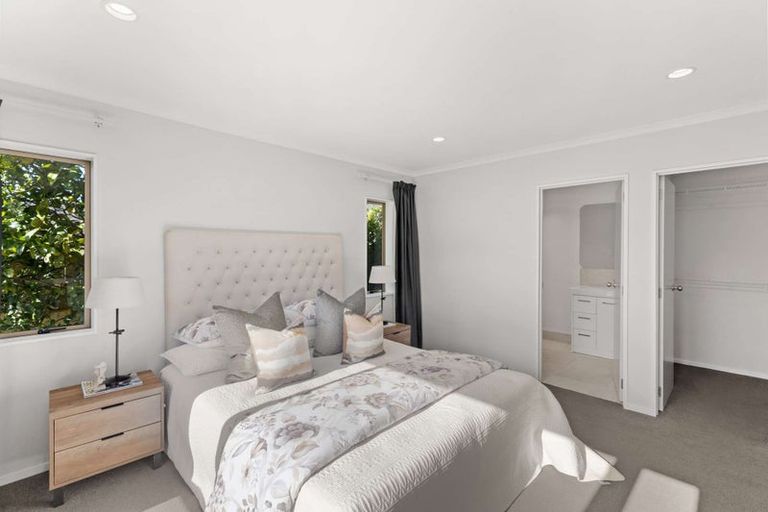 Photo of property in 37 Breaker Grove, Waiuku, 2123