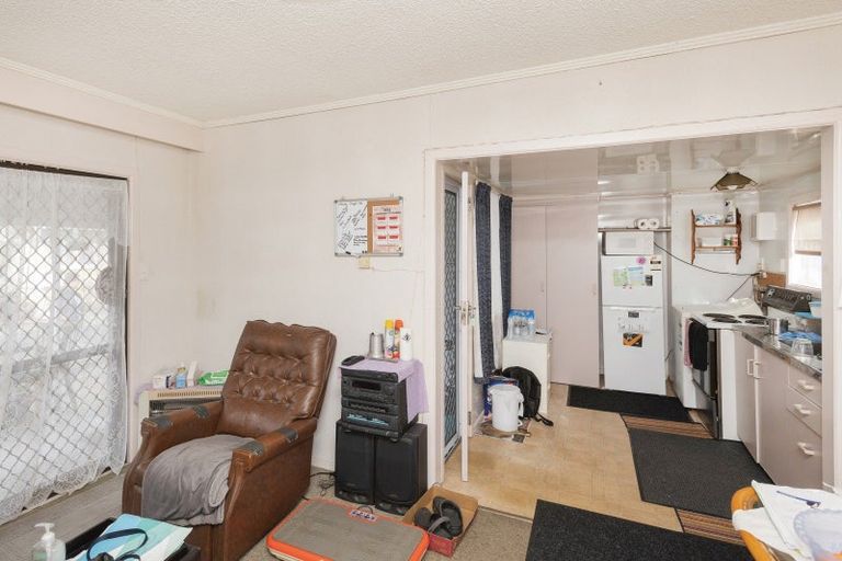 Photo of property in Orange Grove Flats, 2/549 Childers Road, Te Hapara, Gisborne, 4010