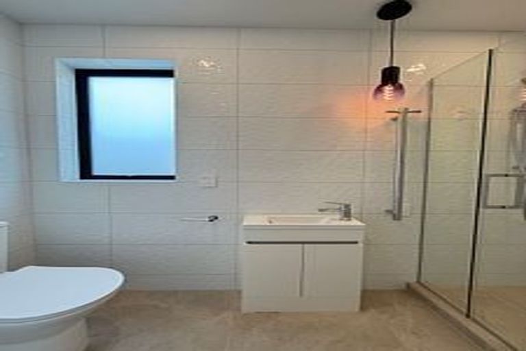 Photo of property in 86a Tiriwa Drive, Massey, Auckland, 0614