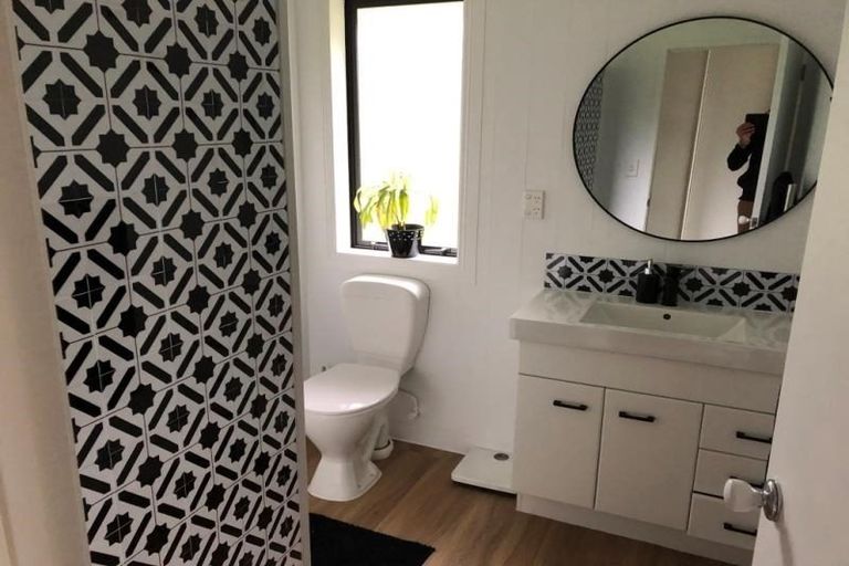 Photo of property in 463 Waitakere Road, Taupaki, Henderson, 0782