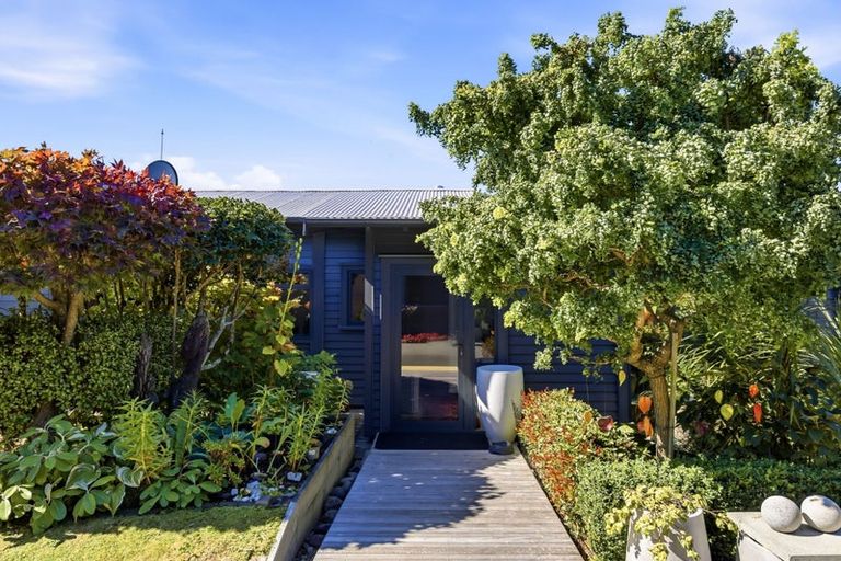 Photo of property in 2 Scenic Heights, Acacia Bay, Taupo, 3330