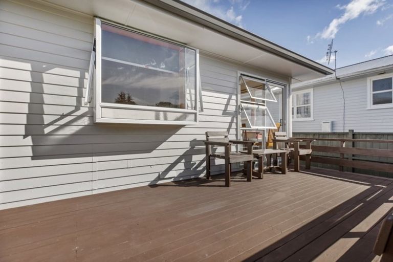 Photo of property in 39 Paragon Avenue, Beach Haven, Auckland, 0626