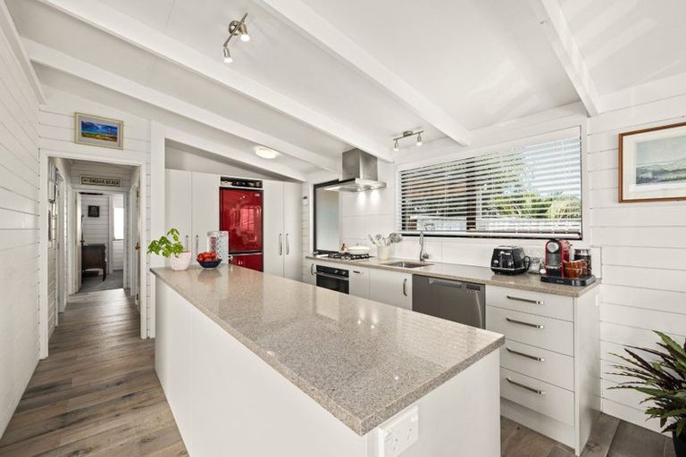 Photo of property in 12 Twilight Bay, Omaha, 0986
