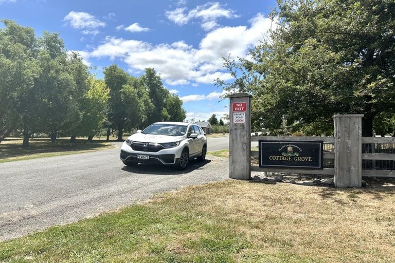 Photo of property in 8 Redwood Lane, Martinborough, 5711
