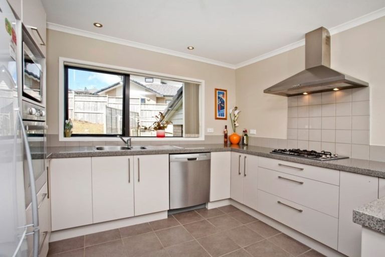 Photo of property in 29 Canyon Drive, Oteha, Auckland, 0632