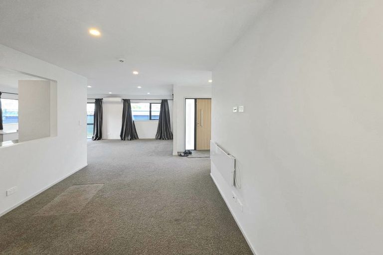 Photo of property in 55a Larnoch Road, Henderson, Auckland, 0610