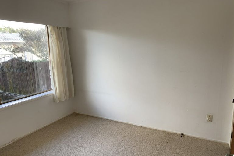 Photo of property in 2/13 Mannering Place, Hillcrest, Auckland, 0627