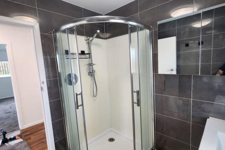 Photo of property in 623 Glenfield Road, Totara Vale, Auckland, 0629