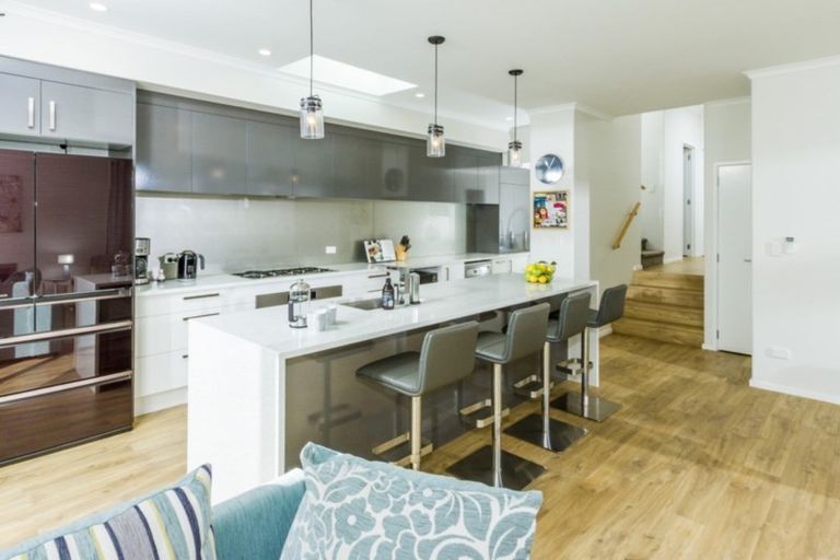 Photo of property in 15b Headland Drive, Long Bay, Auckland, 0630