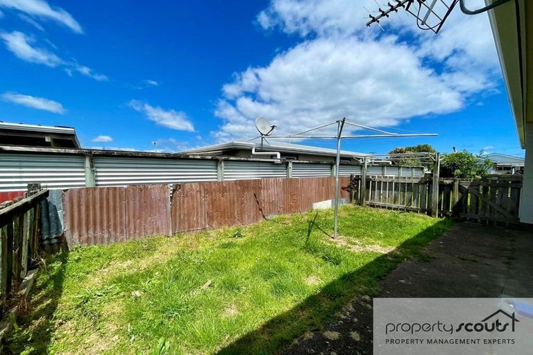 Photo of property in 4 Simons Street, Moturoa, New Plymouth, 4310