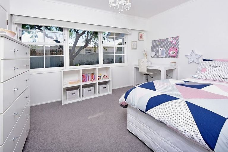 Photo of property in 33 Stanniland Street, Sunnyhills, Auckland, 2010