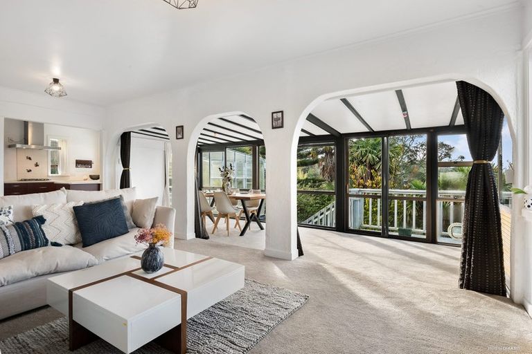 Photo of property in 16 Limmer Place, Browns Bay, Auckland, 0632