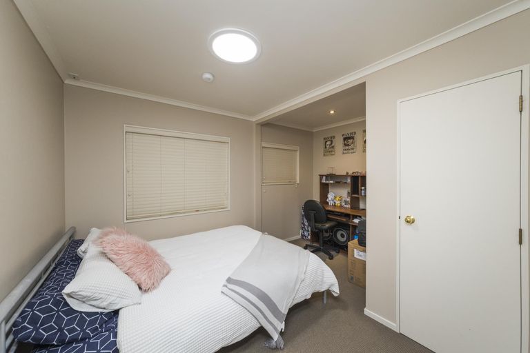 Photo of property in 31 Strachan Way, Highbury, Palmerston North, 4412