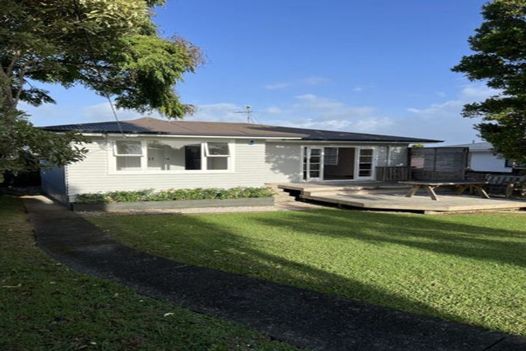 Photo of property in 1/276 Rangatira Road, Beach Haven, Auckland, 0626