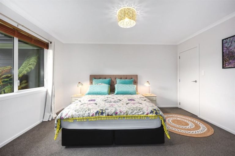 Photo of property in 1 Banks Boulevard, Whitby, Porirua, 5024