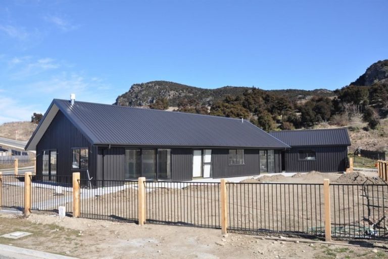 Photo of property in 1 Sorrel Street, Albert Town, Wanaka, 9305