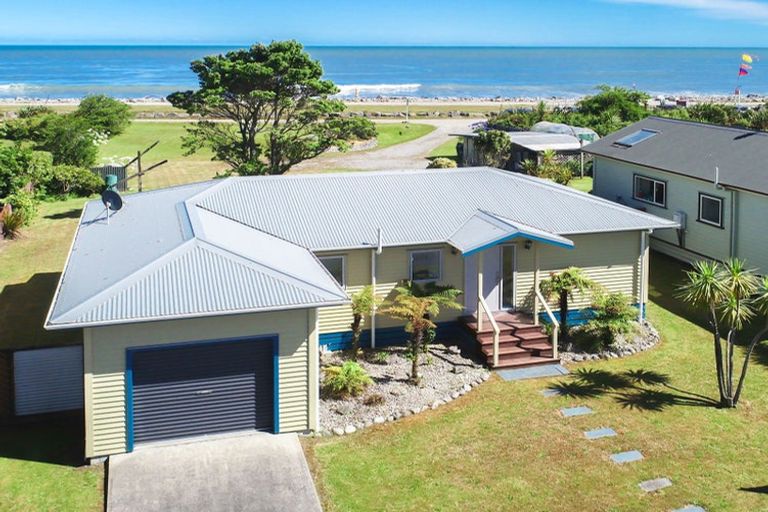 Photo of property in 27 Beach Street, Hokitika, 7810