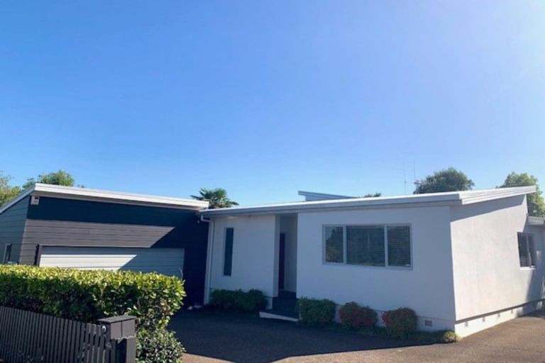 Photo of property in 2 Moore Street, Forest Lake, Hamilton, 3200