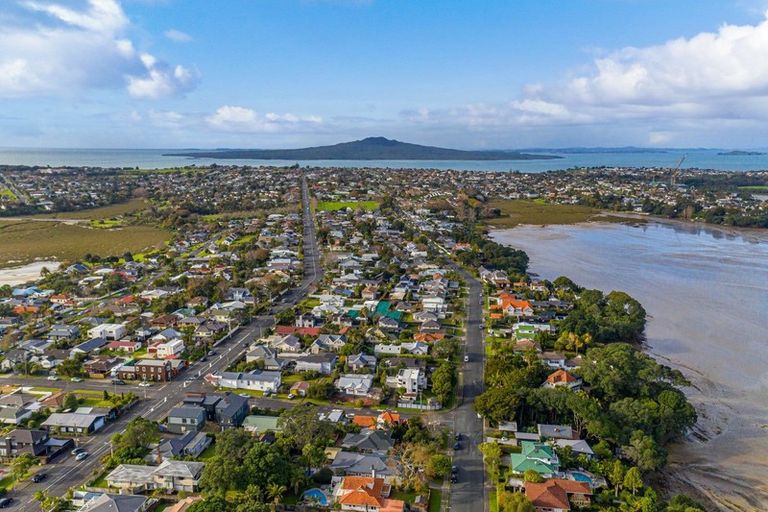 Photo of property in 1/38a Norwood Road, Bayswater, Auckland, 0622