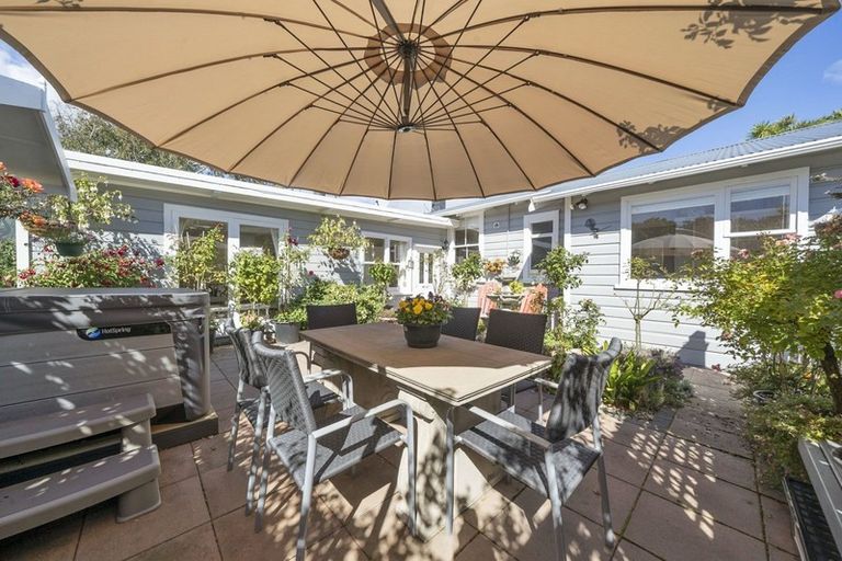Photo of property in 339 Te Moana Road, Waikanae, 5036