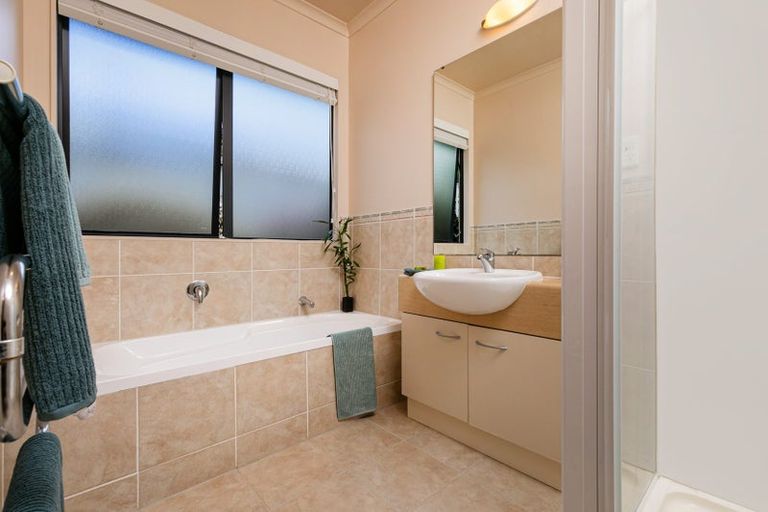 Photo of property in 9 Maryann Place, Greenhithe, Auckland, 0632