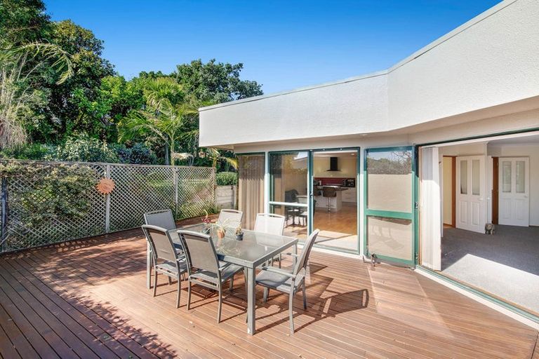 Photo of property in 13 Jelas Road, Red Beach, 0932