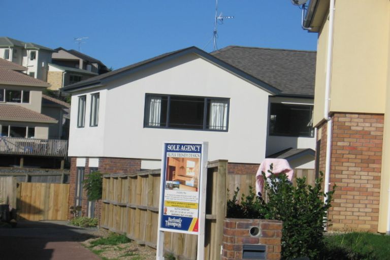 Photo of property in 66 Medallion Drive, Oteha, Auckland, 0632