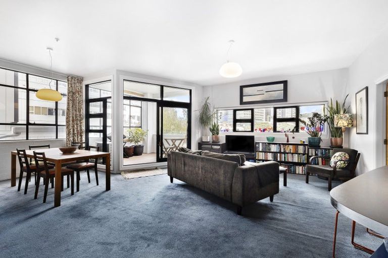 Photo of property in Endeavour Apartments, 12/125 Thorndon Quay, Pipitea, Wellington, 6011