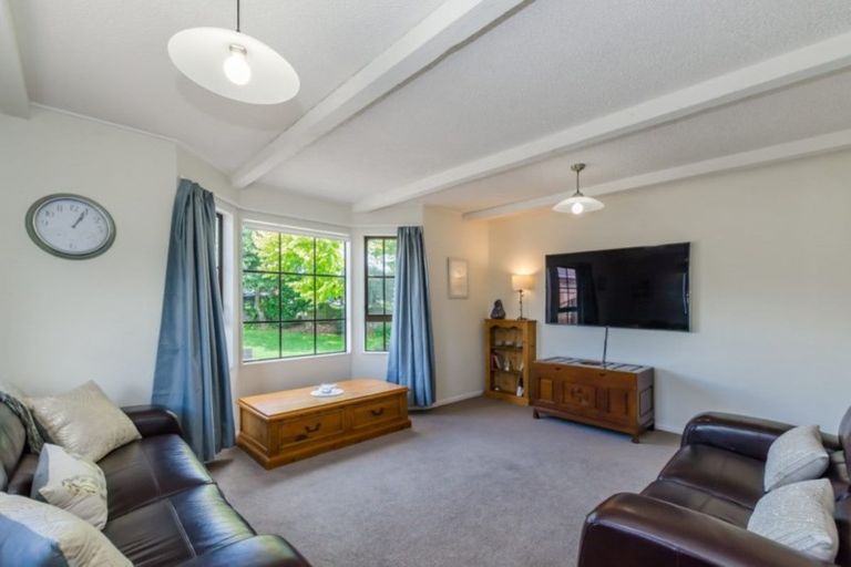 Photo of property in 261 Te Moana Road, Waikanae, 5036