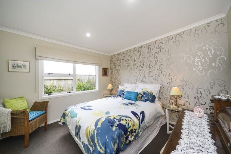 Photo of property in 20 Lorenzo Place, Kelvin Grove, Palmerston North, 4414