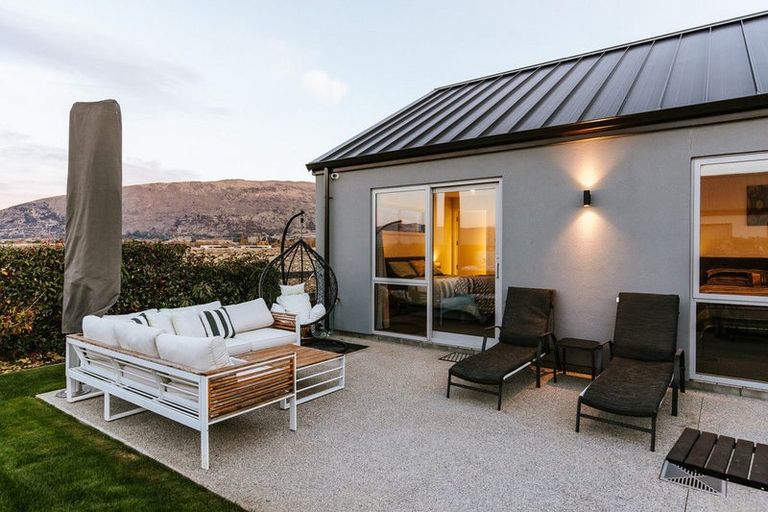 Photo of property in 8 Mcdonald Street, Wanaka, 9305