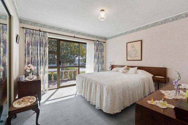 Photo of property in 14 Poplar Grove, Whalers Gate, New Plymouth, 4310