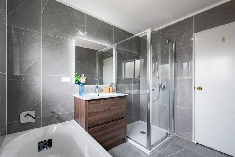 Photo of property in 64 Birdwood Road, Swanson, Auckland, 0612