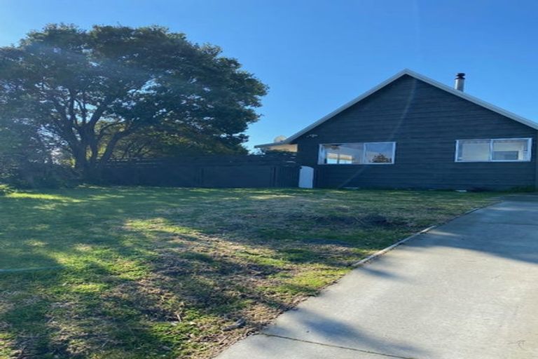 Photo of property in 18 Simcox Street, Otaki Beach, Otaki, 5512