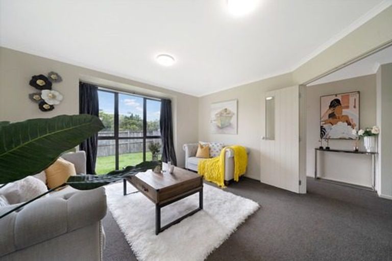 Photo of property in 2 Renata Crescent, Te Atatu Peninsula, Auckland, 0610