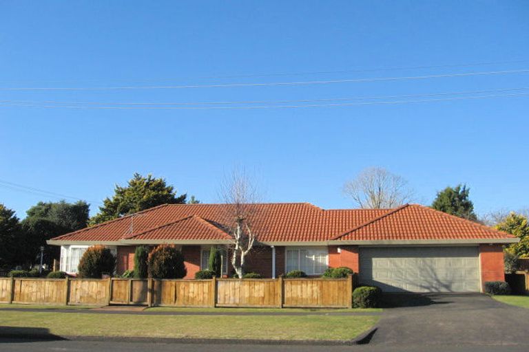 Photo of property in 2 Alpha Street, Papakura, 2110