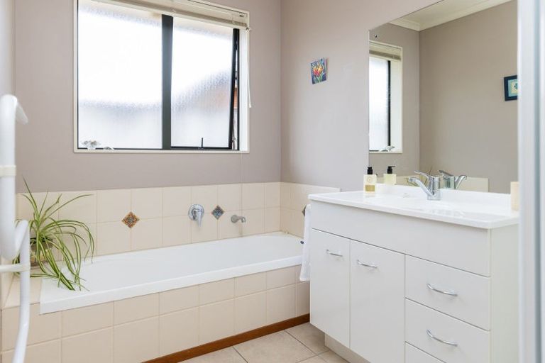 Photo of property in 12 Kirk Close, Rototuna, Hamilton, 3210